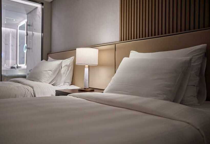 اتاق لوکس با چشمانداز دریاچه, Lotte Hotel World