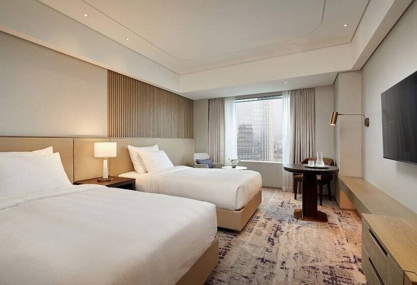 Номер Deluxe Вид на Озеро, Lotte Hotel World
