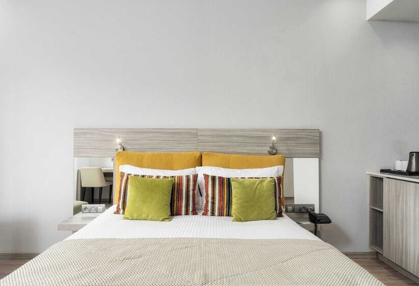 اتاق استاندارد با چشم‌انداز استخر, Marina Bay Tanger