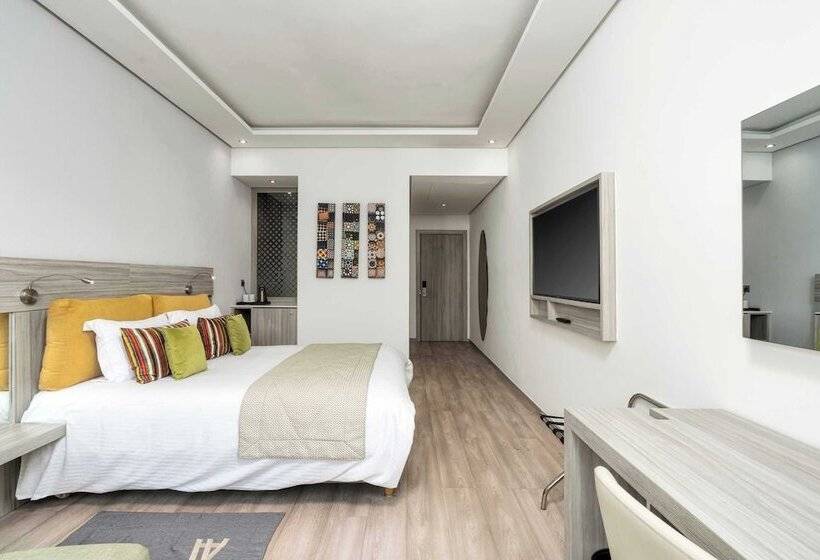 اتاق استاندارد با چشم‌انداز استخر, Marina Bay Tanger