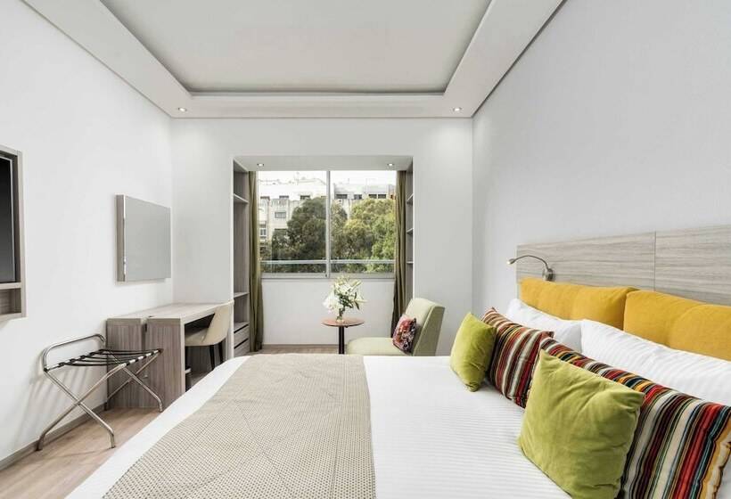 اتاق استاندارد با چشم‌انداز استخر, Marina Bay Tanger