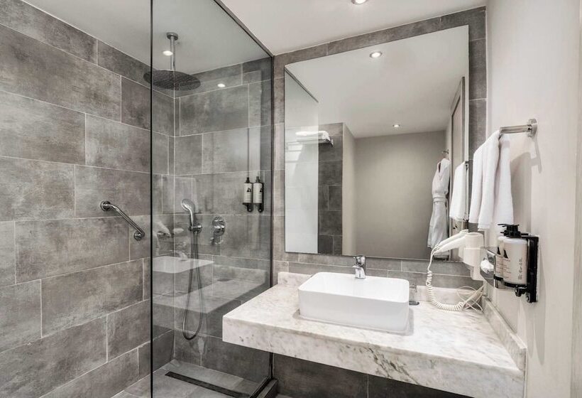 اتاق سوپریور با چشم‌انداز استخر, Marina Bay Tanger