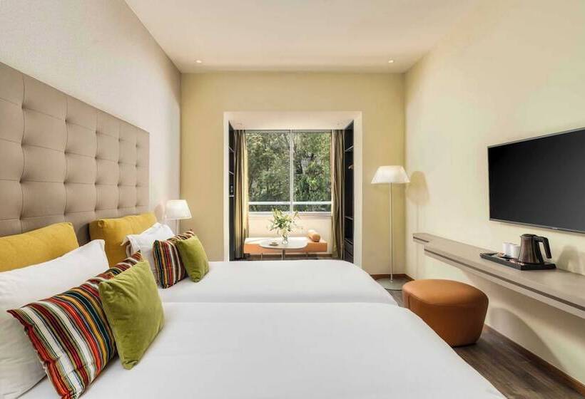 اتاق سوپریور با چشم‌انداز استخر, Marina Bay Tanger