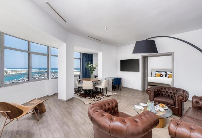 Superior suite with view, Marina Bay Tanger