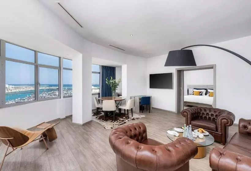 Superior suite with view, Marina Bay City Center
