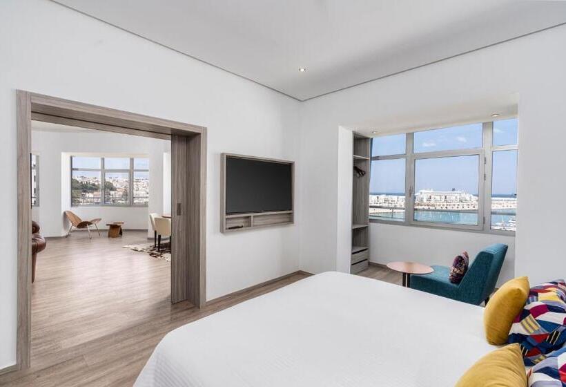 Superior suite with view, Marina Bay Tanger