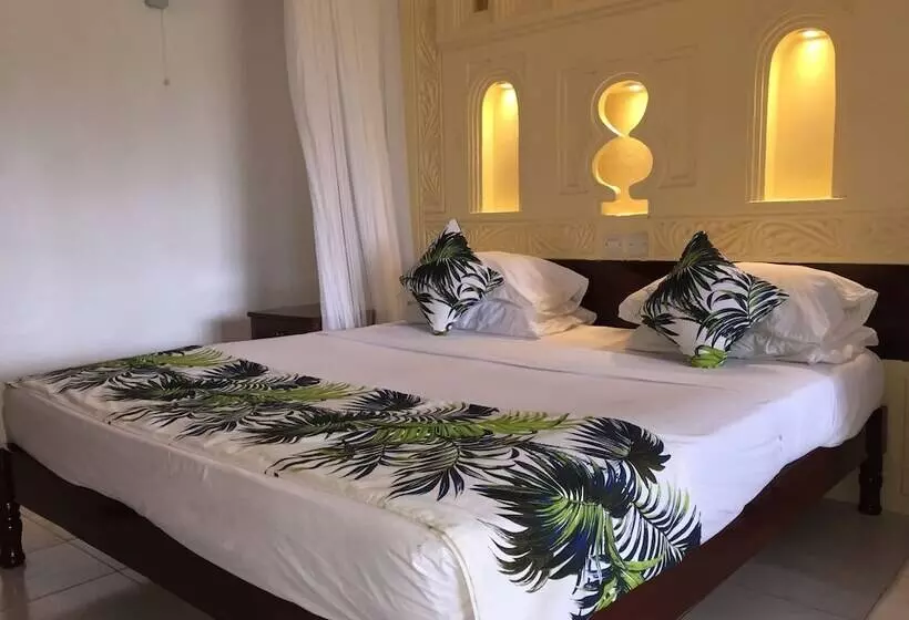 اتاق استاندارد با چشم‌انداز دریا, Reef Hotel Mombasa