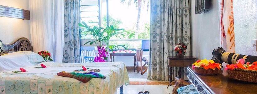 Camera Standard, Reef Hotel Mombasa