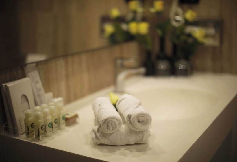 سوئیت با چشمانداز, Riviera Hotel Beirut