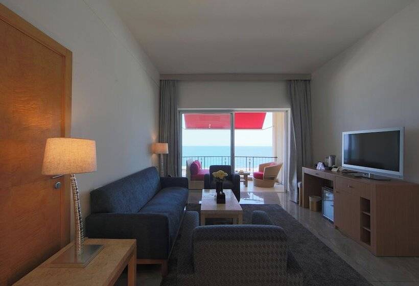 سوئیت با چشم‌انداز, Riviera Hotel Beirut