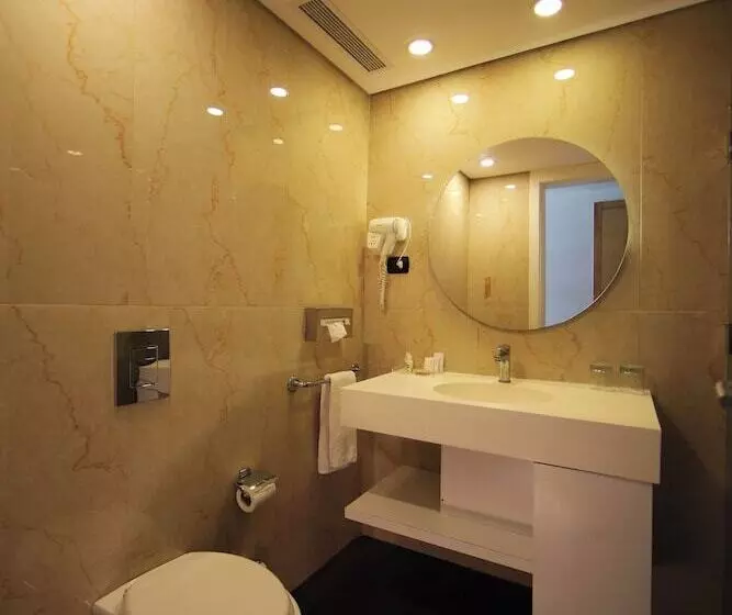 اتاق سوپریور با چشمانداز دریا, Riviera Hotel Beirut