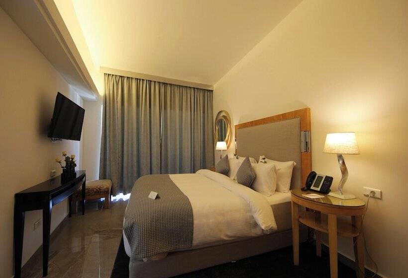 سوئیت پریمیوم, Riviera Hotel Beirut