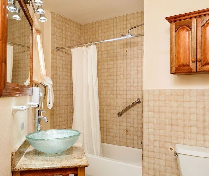 ویلای 2 خوابه, Rondel Village