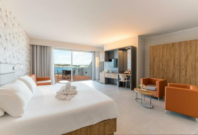 سوییت جونیور با چشم‌انداز دریا, Doubletree by Hilton Malta