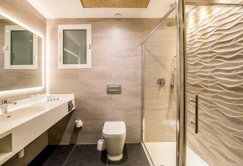 اتاق استاندارد چهار تخته, Doubletree by Hilton Malta