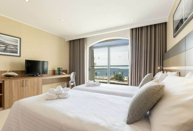 اتاق استاندارد چهار تخته با چشمانداز دریا, Doubletree by Hilton Malta