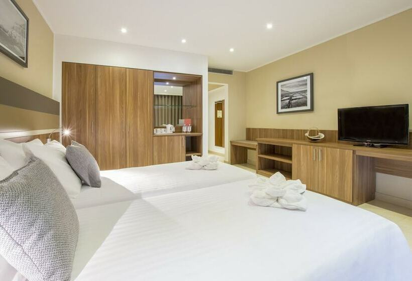 اتاق استاندارد چهار تخته با چشم‌انداز دریا, Doubletree by Hilton Malta