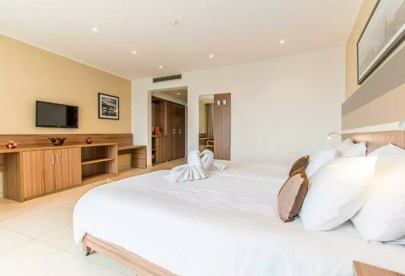 اتاق سه نفره سوپریور با چشم‌انداز دریا, Doubletree by Hilton Malta