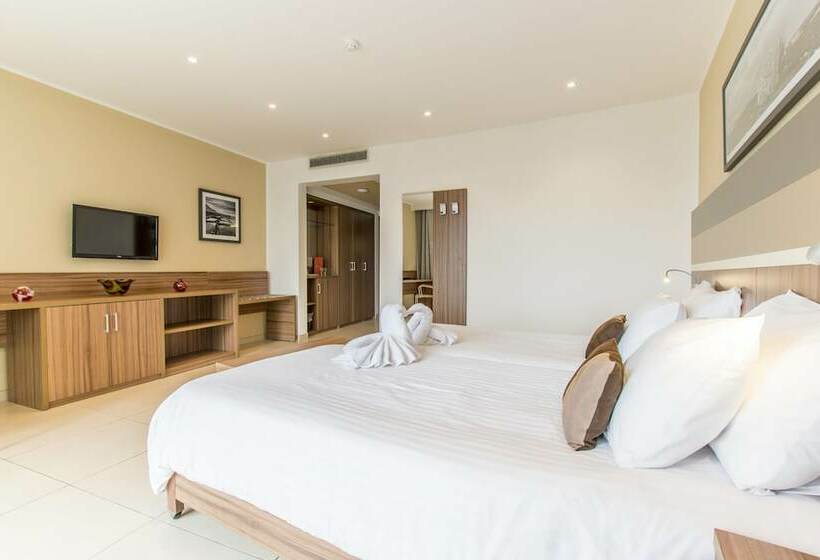 اتاق سوپریور چهار تخته, Doubletree by Hilton Malta