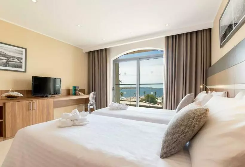 اتاق استاندارد یک نفره با چشم‌انداز دریا, Doubletree by Hilton Malta