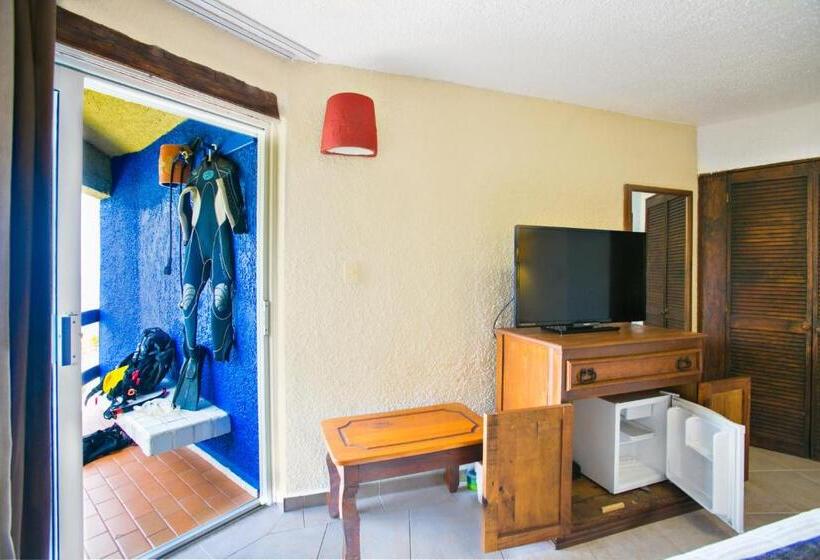 חדר סטנדרט נוף לים עם מרפסת, Casa Del Mar Cozumel Hotel & Dive Resort