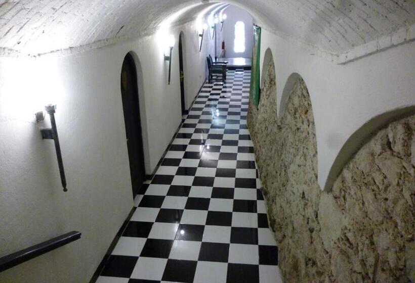 اتاق استاندارد با تخت بزرگ, Castillo De Santa Cecilia
