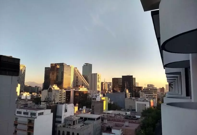 スタンダードルーム, Century Reforma