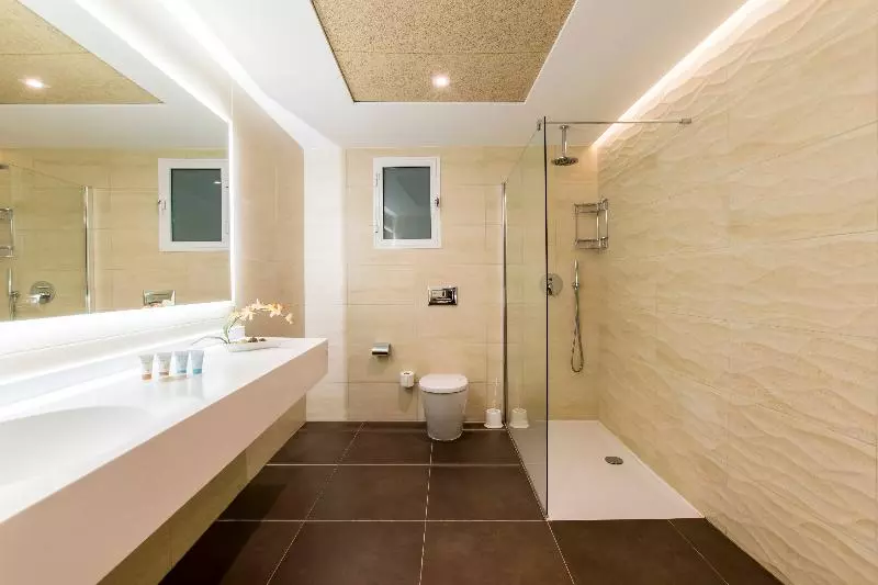 اتاق سوپریور چهار تخته, Doubletree by Hilton Malta