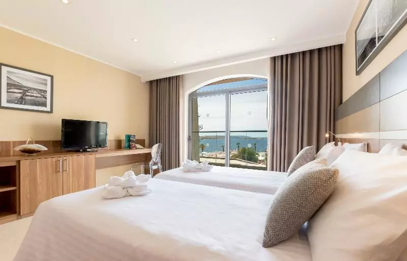 اتاق استاندارد چهار تخته با چشم‌انداز دریا, Doubletree by Hilton Malta