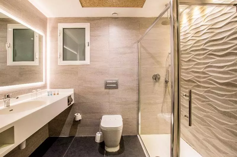 اتاق استاندارد چهار تخته با چشم‌انداز دریا, Doubletree by Hilton Malta