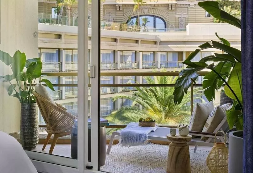 سوئیت جونیور با چشم‌انداز باغ, Fairmont Montecarlo