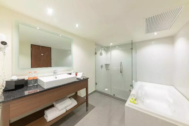 シティビュースイート, Holiday Inn Guadalajara Expo Plaza Del Sol, An Ihg