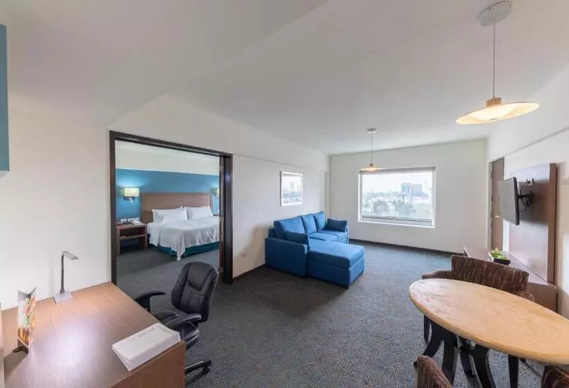 デラックススイート, Holiday Inn Guadalajara Expo Plaza Del Sol, An Ihg