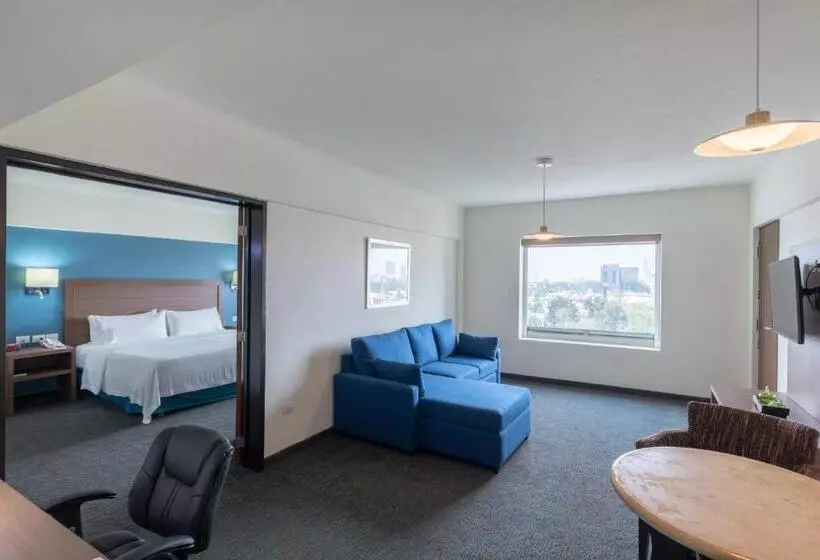 デラックススイート, Holiday Inn Guadalajara Expo Plaza Del Sol, An Ihg