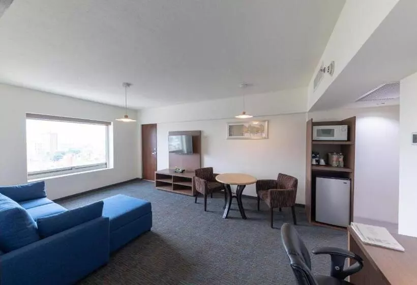 デラックススイート, Holiday Inn Guadalajara Expo Plaza Del Sol, An Ihg