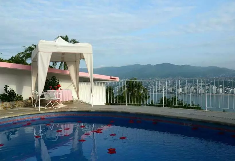 اتاق کلاب, Las Brisas Acapulco
