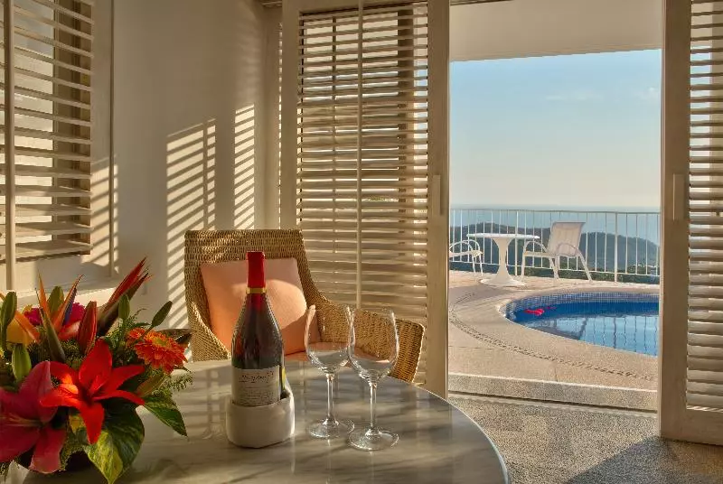 سوییت جونیور, Las Brisas Acapulco