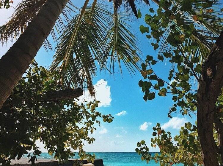 بانگلوی لوکس, Makunudu Island