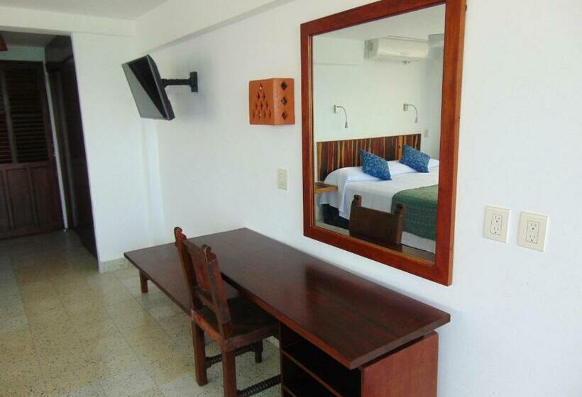 غرفه قياسيه سريرين مزدوجين, Rosita