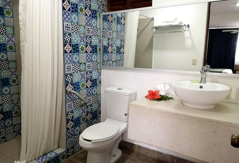 غرفه قياسيه سريرين مزدوجين, Rosita