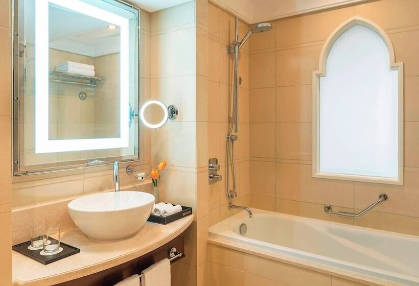 اتاق کلاب, Sheraton Oman