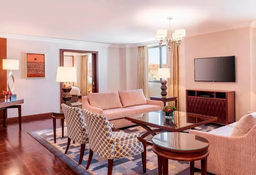 سوئیت کلاب, Sheraton Oman