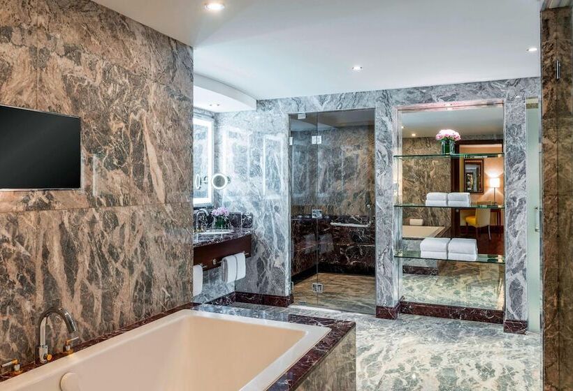 سوئیت رویال, Sheraton Oman