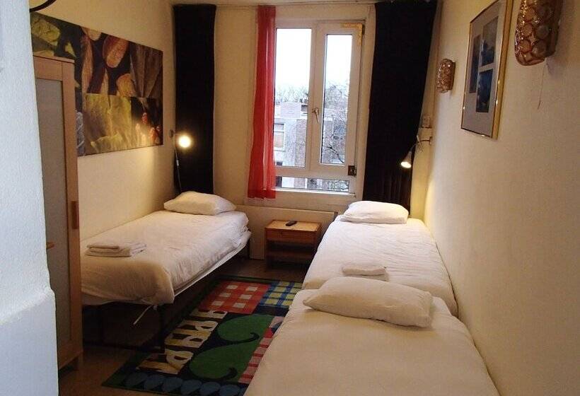 اتاق استاندارد سه تخته با سرویس بهداشتی مشترک, Bicycle Hotel Amsterdam