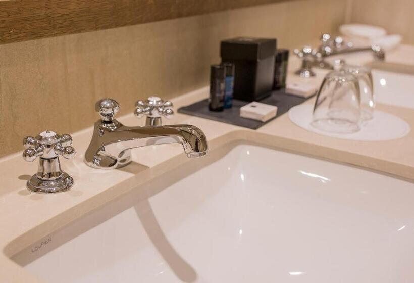 جناح, Grand Hotel Huis Ter Duin