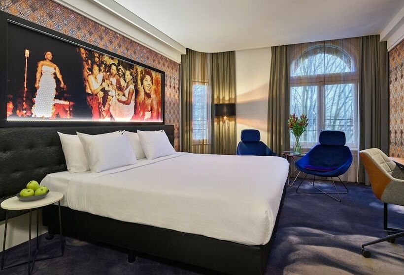 جناح جونيور, Clayton Hotel Amsterdam American