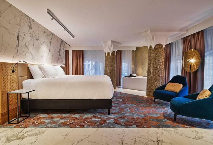 جناح, Clayton Hotel Amsterdam American