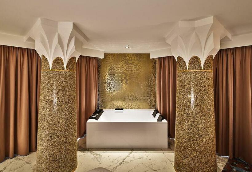 جناح, Clayton Hotel Amsterdam American