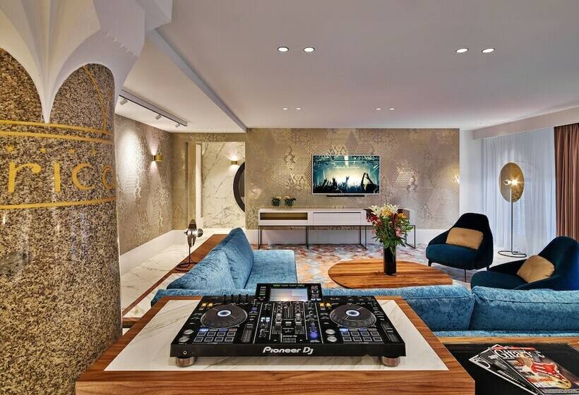 جناح, Clayton Hotel Amsterdam American