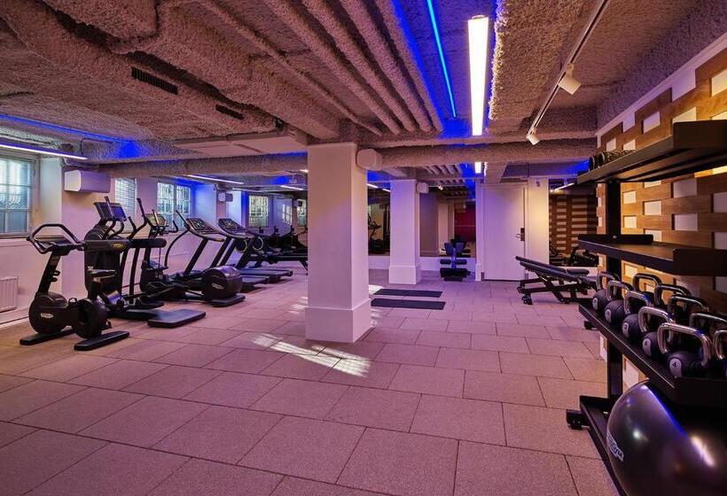 Номер Deluxe, Clayton Hotel Amsterdam American